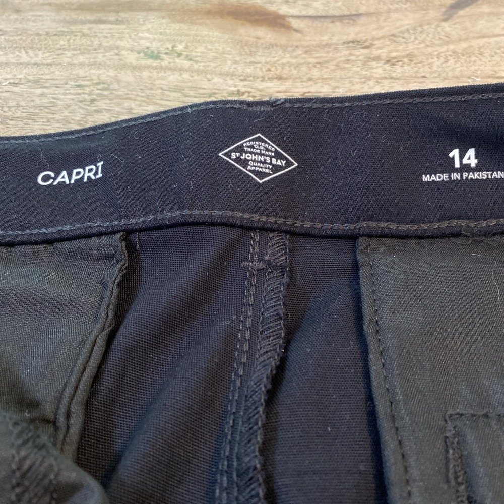 St John's Bay Women's Pants Size 14 Secretly Slender Capri Tan Khaki NEW - Picture 4 of 12